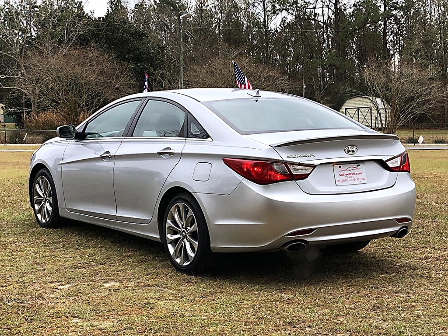 2012 Silver Hyundai Sonata SE Auto (5NPEC4AC4CH) with an 2.4L L4 DOHC 16V engine, 6-Speed Automatic transmission, located at 18001 Kellogg Rd, Saucier, MS, 39574, (228) 832-1441, 39.421459, -76.641457 - 2012 HYUNDAI SONATA SE *** MECHANIC SPECIAL *** {{{ ENGINE SEIZED }}} – CLEAN TITLE – 2.4L DOHC 16V – CARFAX 2-Owners – CLEAN CARFAX ( No Accidents or Damage ) – ACTIVE ECO MODE! est. 35 MPG hwy ! – CRUISE Control w/ Steering wheel controls – SUPER NICE Interior – HEATED S - Photo#3